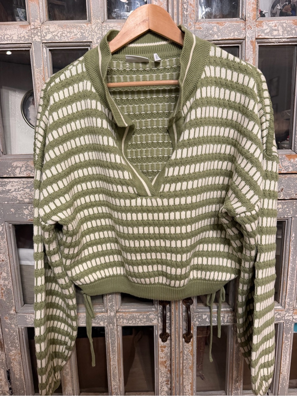 Willow Root sweater size medium. Never worn- new without tags. Very cute